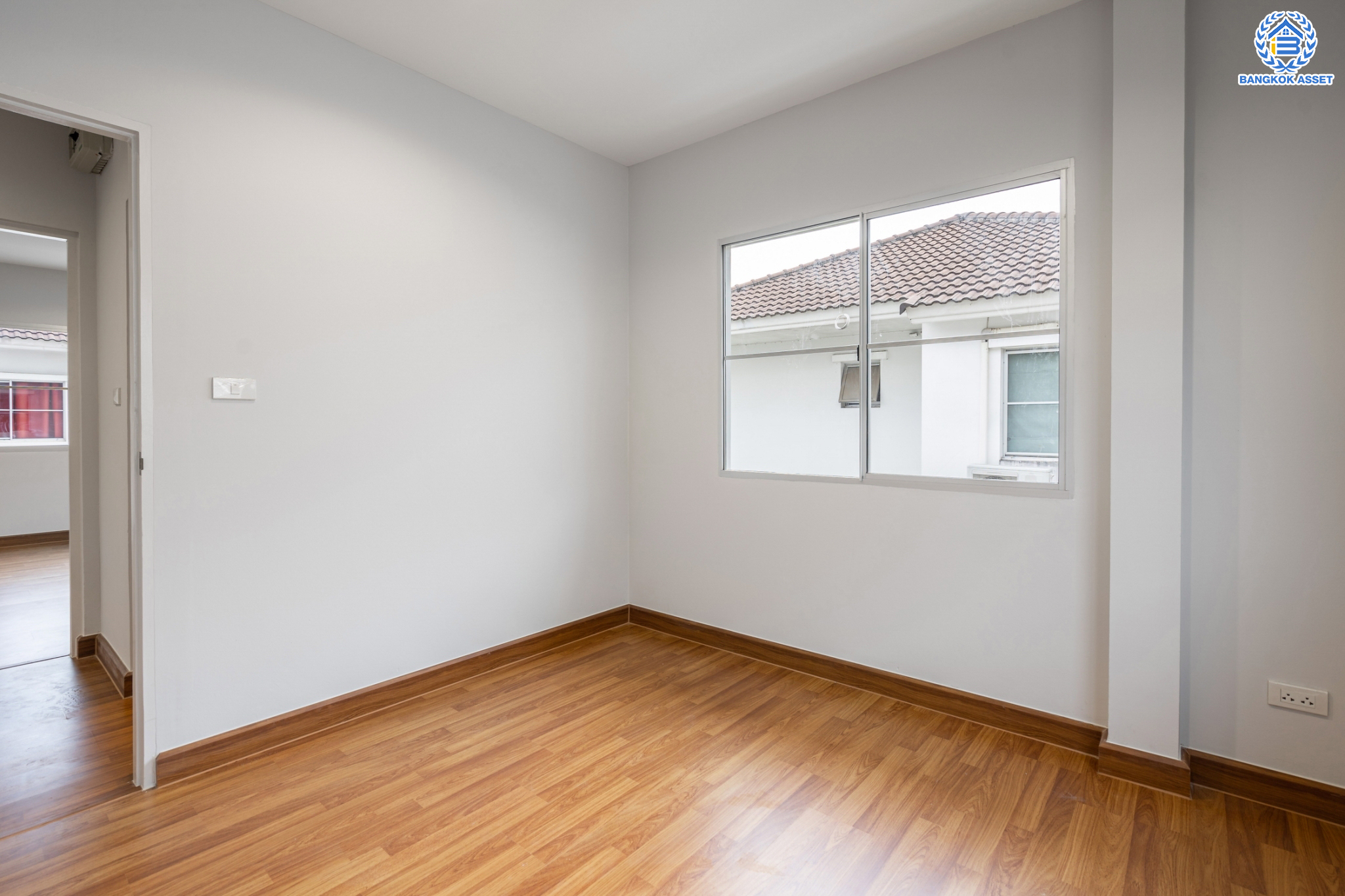 บ้านมือสองตกแต่งใหม่ คุณภาพแบรนด์ LH ม.ชัยพฤกษ์ ราชพฤกษ์-แจ้งวัฒนะ หลังใหญ่ เนื้อที่ 59.9 ตร.ว. ฟังก์ชัน 3 ห้องนอน 3 ห้องน้ำ 2 ที่จอดรถ ภายในตกแต่งหรูหรา บนทำเลศักยภาพติดถนนราชพฤกษ์ เชื่อมสู่แจ้งวัฒนะได้อย่างรวดเร็ว และเพียง 10 นาทีถึงรถไฟฟ้า "สถานีบางรักใหญ่"